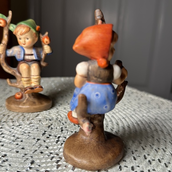 VINTAGE M.I. Hummel “Apple Tree Boy” & “Apple Tree Girl” Figurines - Picture 6 of 15